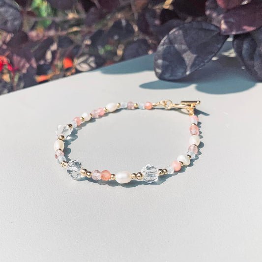 Diamond-cut white crystal aquamarine strawberry crystal rhodolite freshwater pearl bracelet
